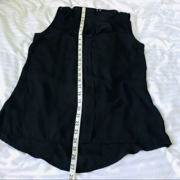 🌸 3/$15 Black Sleeveless Tank Top - Picture 5 of 5